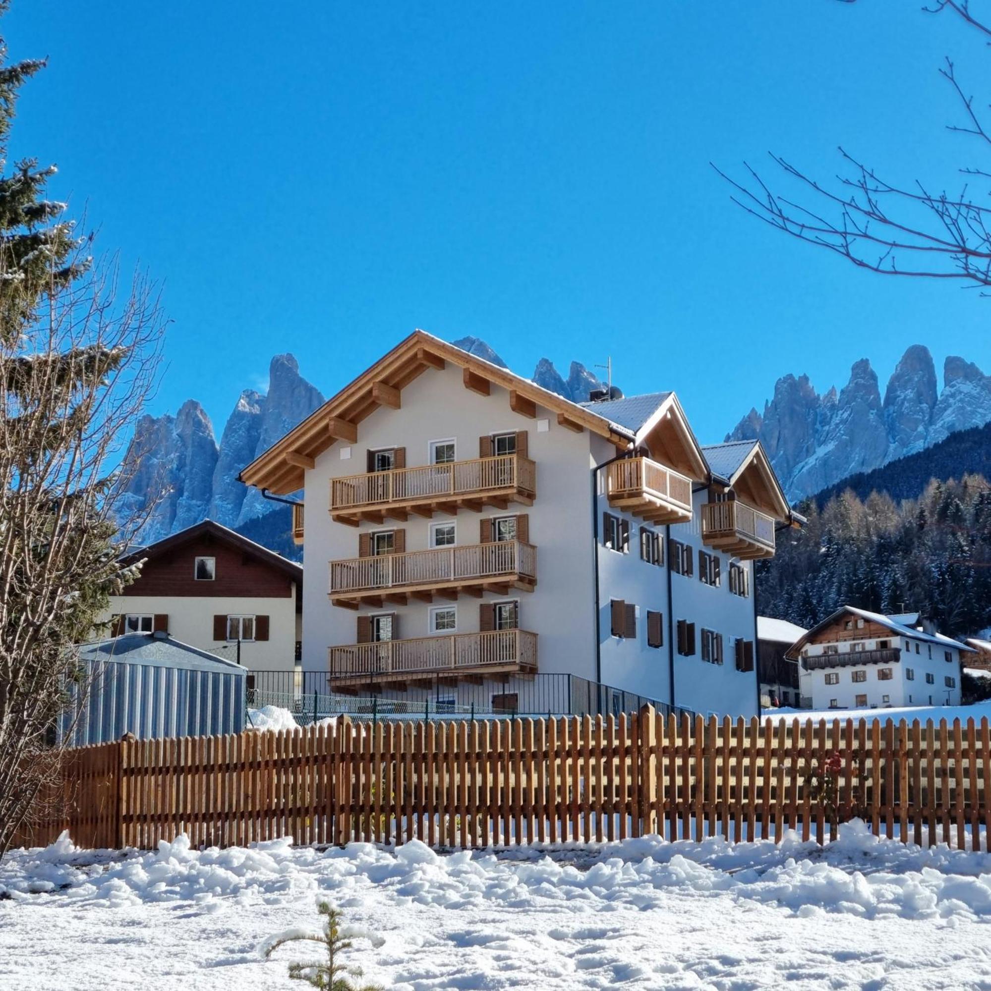 Residence Geisler Funes Funes  Exteriör bild